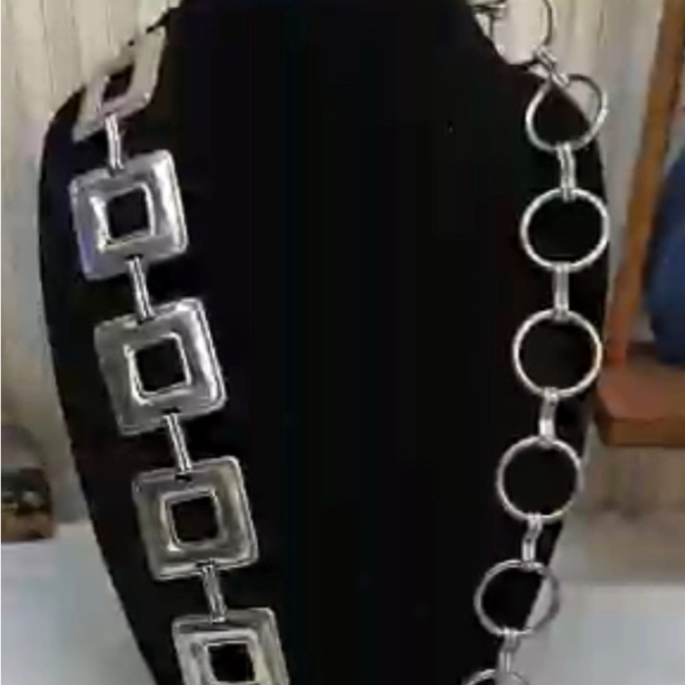 Contemporary Silver Geometric Necklace with Polished Finish